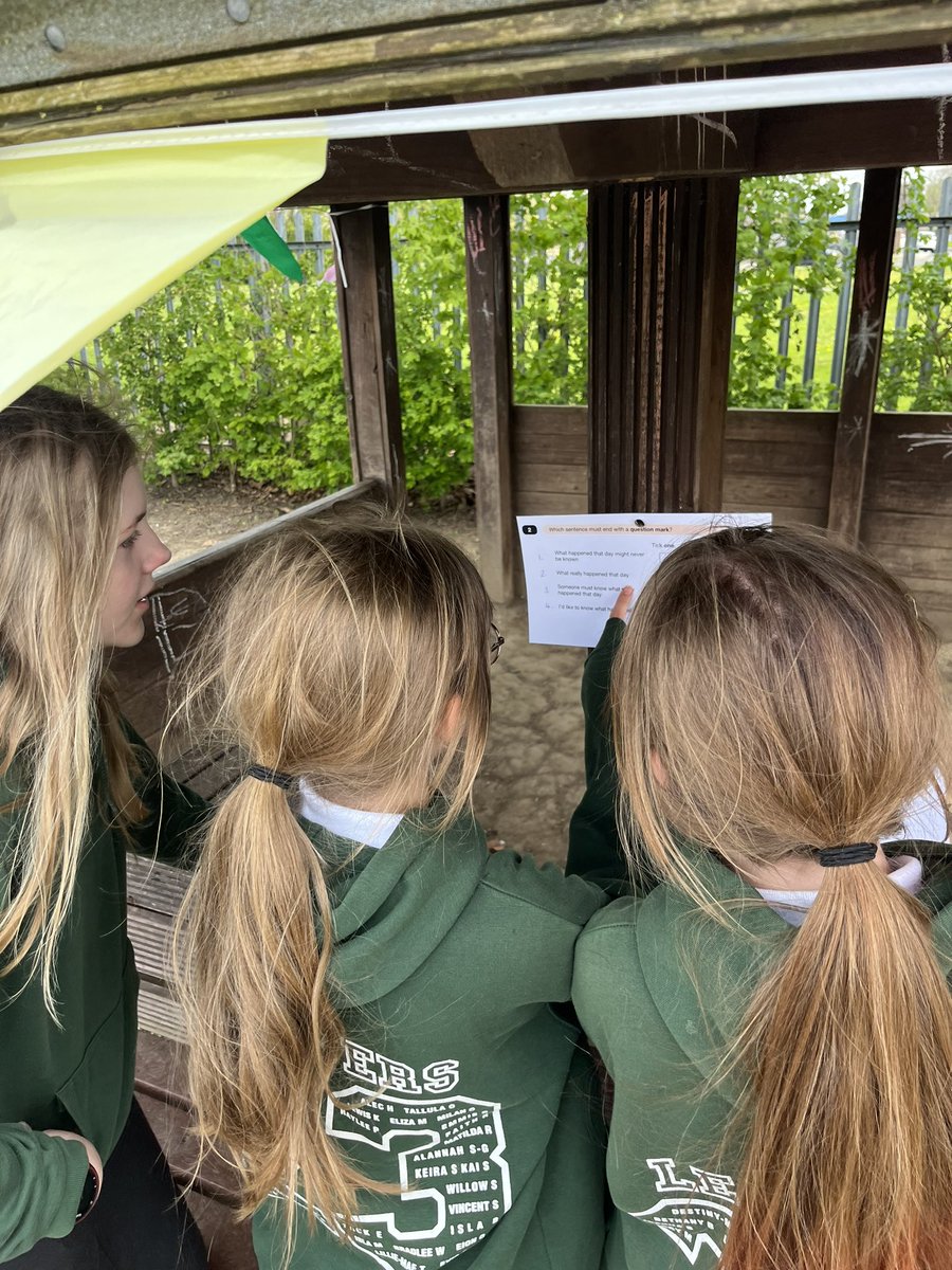 IngsPrimary's tweet image. Year 6 enjoyed getting active during their grammar revision this afternoon. It was a race against time to answer the questions 🏃🏽‍♀️🏃🏾‍♂️ #IngsAshEnglish #60ActiveMinutes #ActiveLessons @thrivetrust_CEO @thrivetrust_UK @HullActiveSch