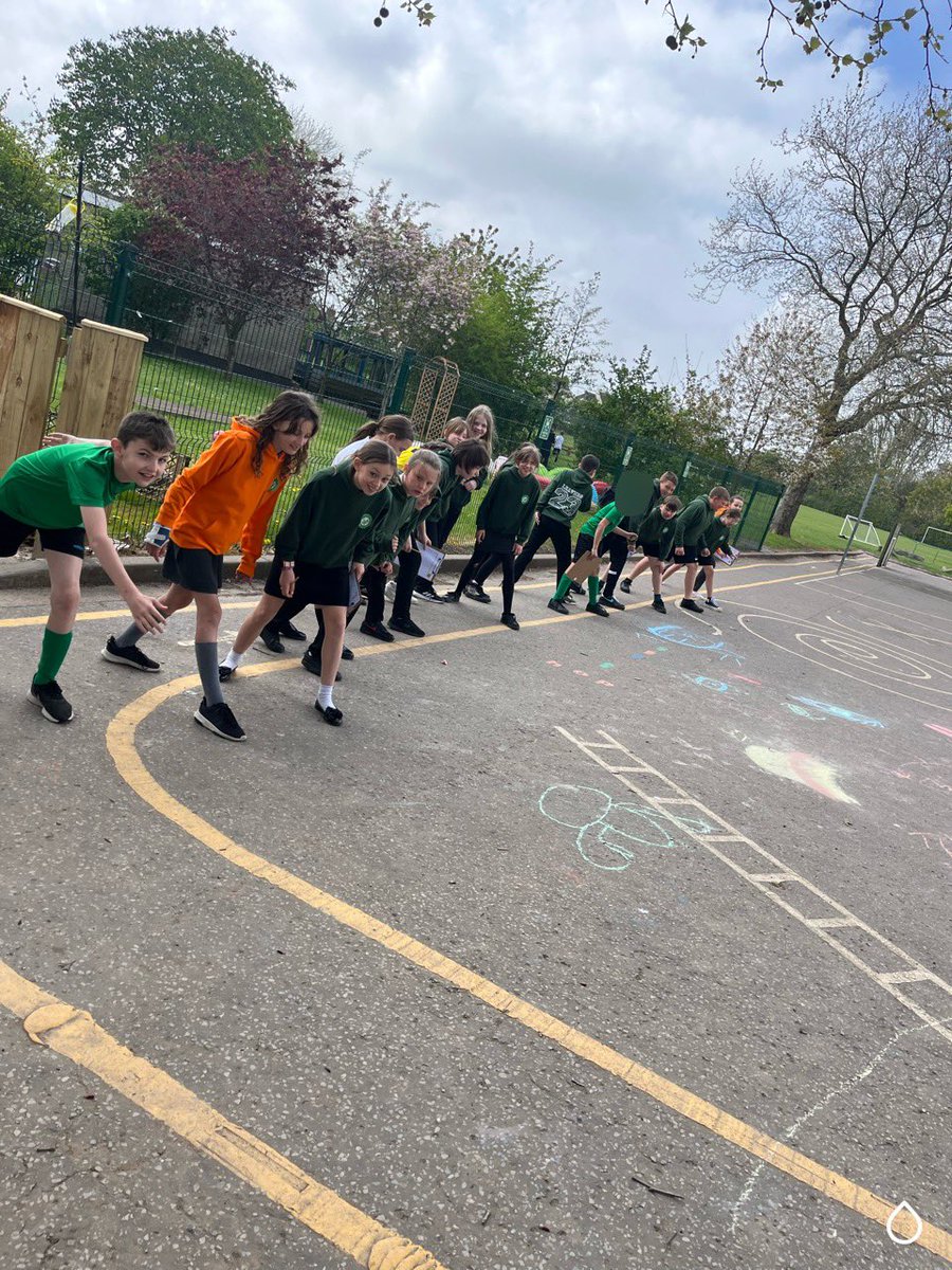 IngsPrimary's tweet image. Year 6 enjoyed getting active during their grammar revision this afternoon. It was a race against time to answer the questions 🏃🏽‍♀️🏃🏾‍♂️ #IngsAshEnglish #60ActiveMinutes #ActiveLessons @thrivetrust_CEO @thrivetrust_UK @HullActiveSch