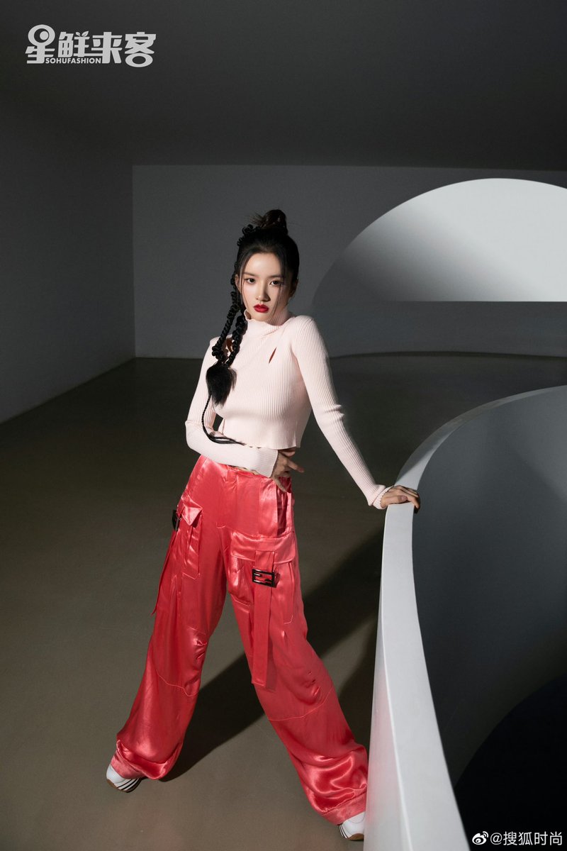 dramaskfan's tweet photo. #LiuXieNing para Sohu Fashion.
Mais fotos: https://t.co/ciHiOZAs1T
https://t.co/70zoTKsqvw
#刘些宁 #GiveYouMyHeart #StoryOfKunningPalace #NightOfLoveWithYou #HelloDebateOpponent #cdrama #dorama https://t.co/bxbb9F4bBN
