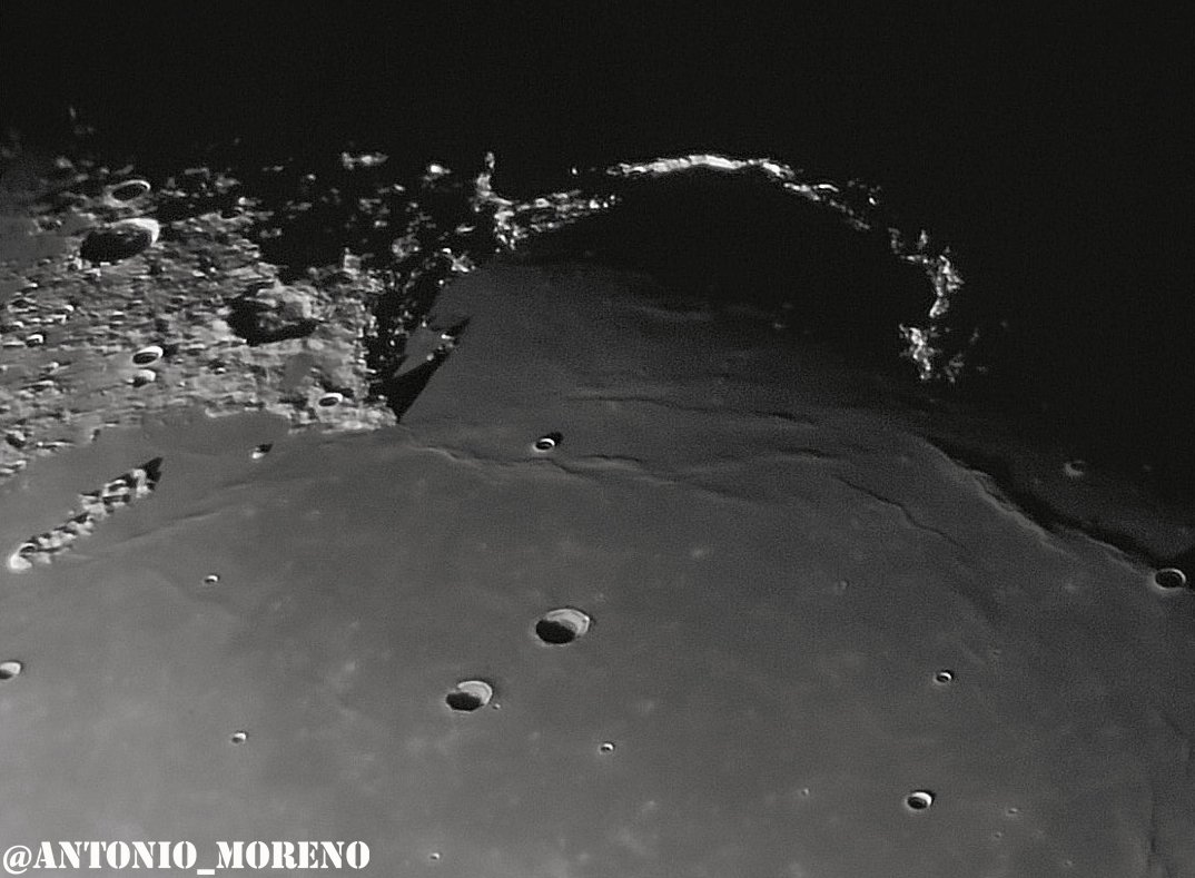 ANTONIO_MORENO's tweet photo. Estas son 4 de mis mejores fotos lunares de detalle, depende mucho de la atmósfera, pero quiero intentar superarme con el nuevo equipo y conocimientos 🤔
#astrophotography #astromia
@El_Universo_Hoy https://t.co/bLNSP69mNY