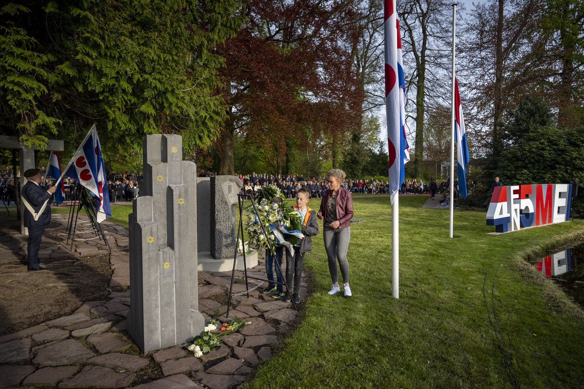 Dodenherdenking in het van Haersmapark in Drachten.