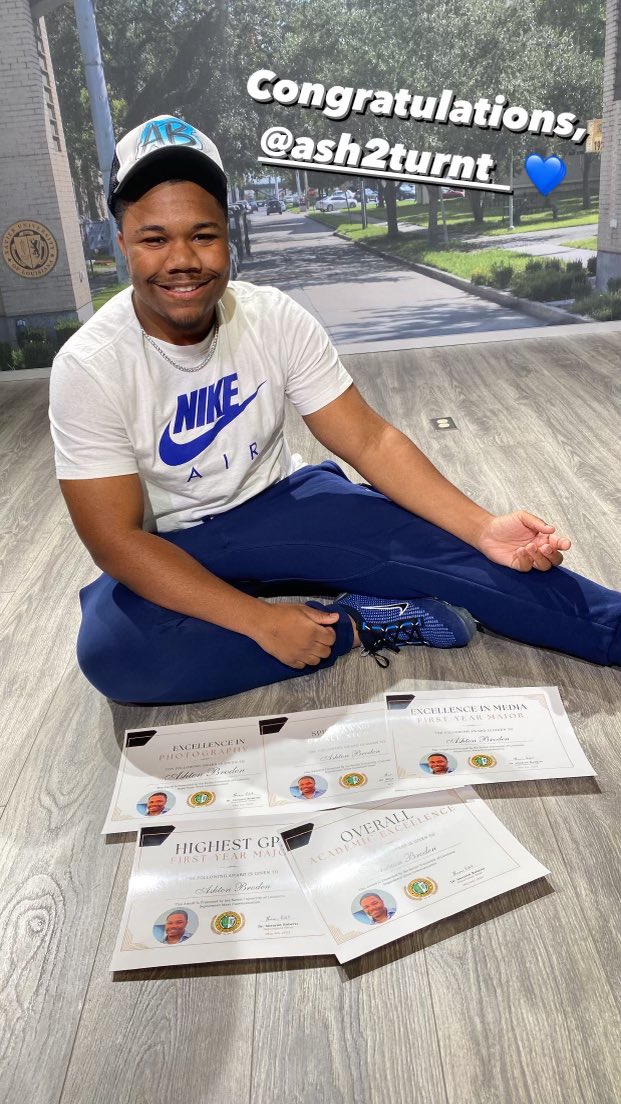 XulaMassComm's tweet image. It’s time for our big brain 🧠 awards.

These mass comm majors have the highest gpa in their class. 

Congratulations Ashton, @zoetrask, and @BrieEeerr.