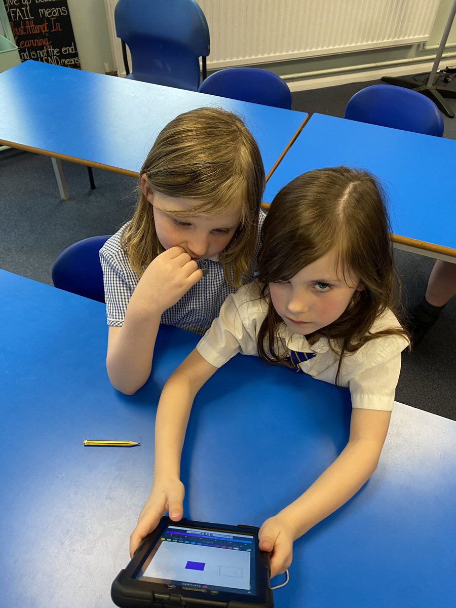 2ZW_LPS's tweet photo. Carrying on with our digital art unit this week by creating different shapes on pixel art. #LPScomputing #LPSart https://t.co/HqbfNoso32