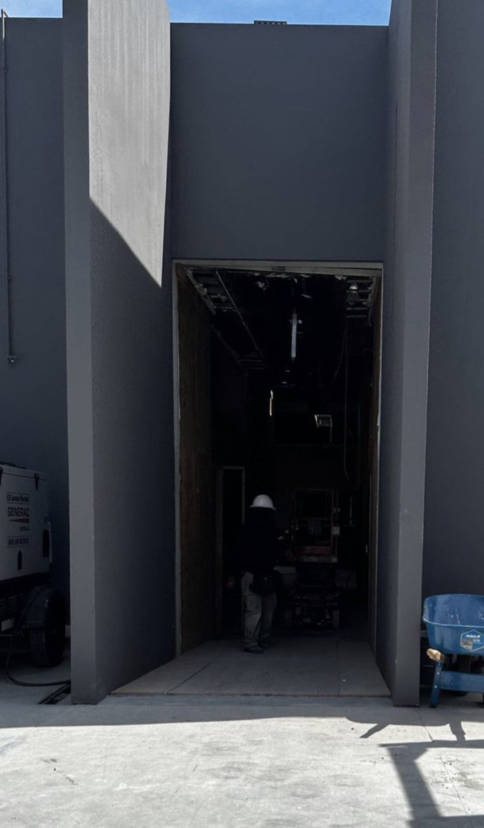 Ovrnundr on Twitter "New Yeezy store on Melrose in Los Angeles"