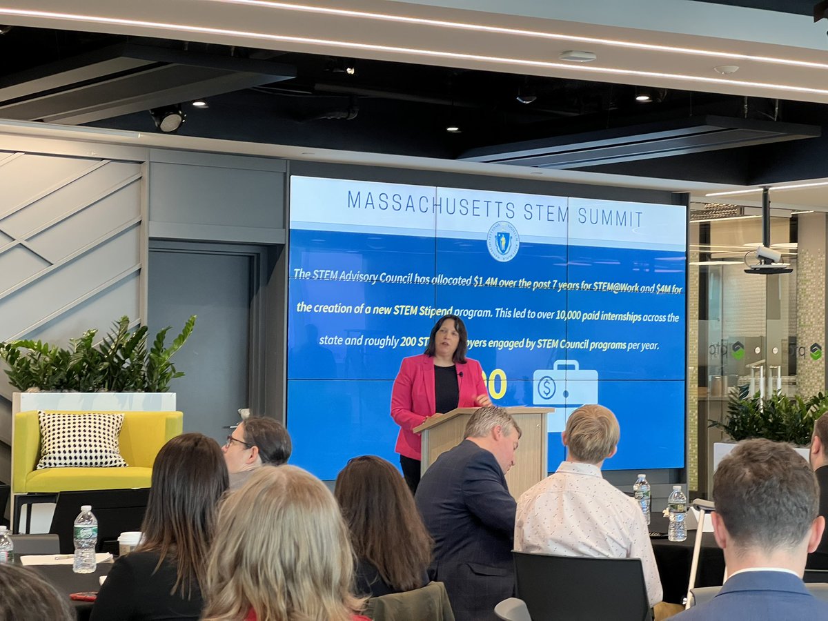 ryanmudawar's tweet photo. This year’s #MASTEMSummit focused on #ReimaginingHighSchool to better meet the talent needs of our state’s fast-growing #STEM industries. @MassEducation & @MALifeSciences investments enable schools to offer innovative hands-on curricula and companies to provide #internships. https://t.co/rnNAFiUBaH