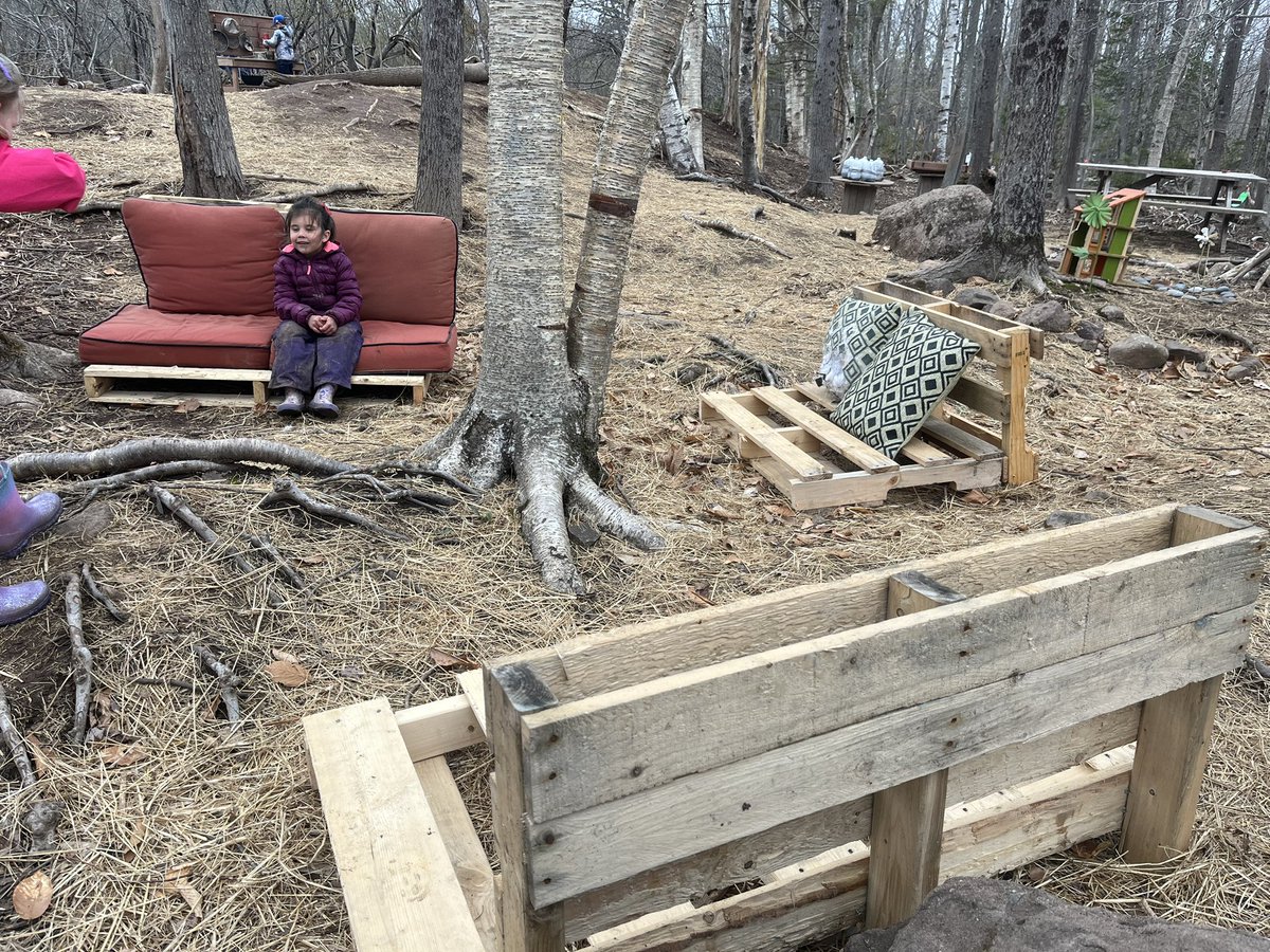 MsRose528's tweet photo. Our outdoor classroom is coming to life as is Mother Nature! We are welcoming Spring in Grade 1! 💐 https://t.co/3OCucthezM