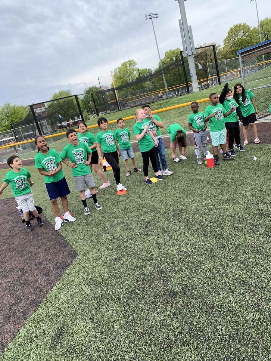 Chastain4HG's tweet photo. @HazelgroveKck Field Day Fun!! https://t.co/KbA1jd7IJj