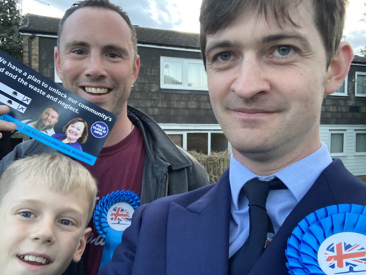 DakotaDibben's tweet photo. A really good response from the residents of #Singlewell this evening. We’re still going strong to the close of poll! #Conservativewin #Localelections2023 ⁦@aaronselliott⁩ https://t.co/Gx11fORlda