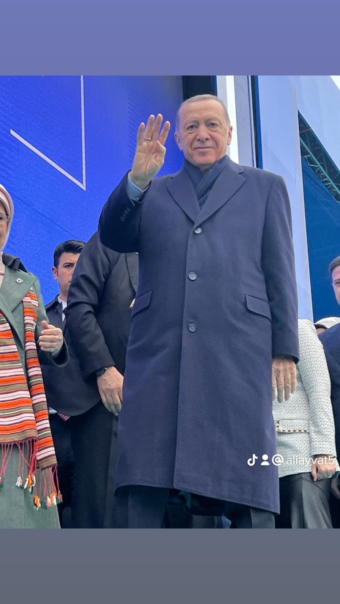 Bir yiğit varki karşısında kimler yok ki Rabbim güç ver hepsini dize getirsin