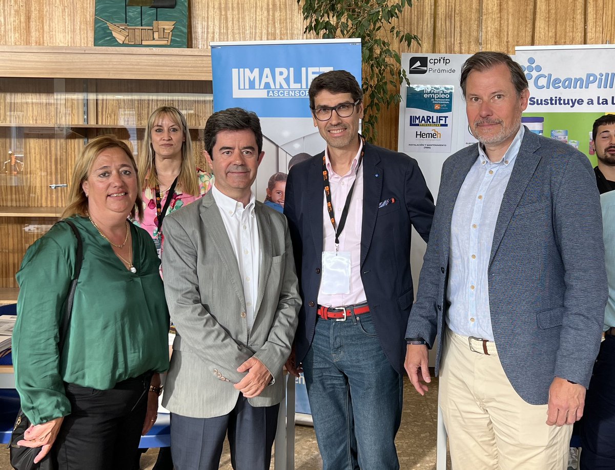 joserrabes's tweet photo. Ascensores Limarlift en la III Feria de Empleo buscando jovenes Talentos de Electromecánica y Mecatronica.

El Consejero de Educación, el Alcalde de Huesca, el Director General de Innovación y FP y la Directora del CPIFP Piramide interesándose por nuestros Productos y Servicios. https://t.co/nHzmwP6uxR