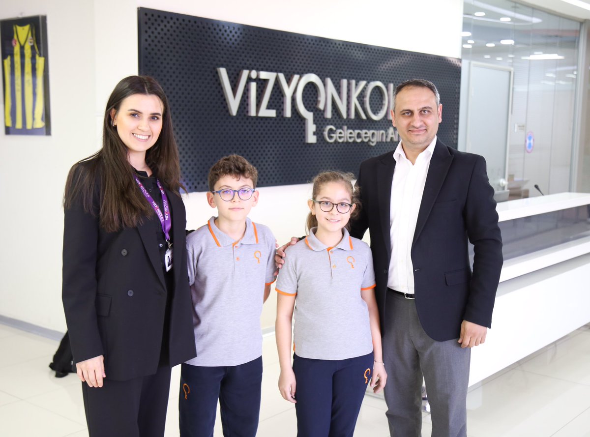 Vizyon Koleji Bahçeşehir Kampüsü 5. sınıf öğrencilerimiz Nazenin Yurdakul ve Ahmet Oğuzhan Uztetik, Tales Matematik Yarışmasının ilk aşamasını başarıyla tamamlayarak ikinci aşamaya geçmeğe hak kazandı. Öğrencilerimizi ve öğretmenlerimizi tebrik eder, başarılarının devamı dileriz.