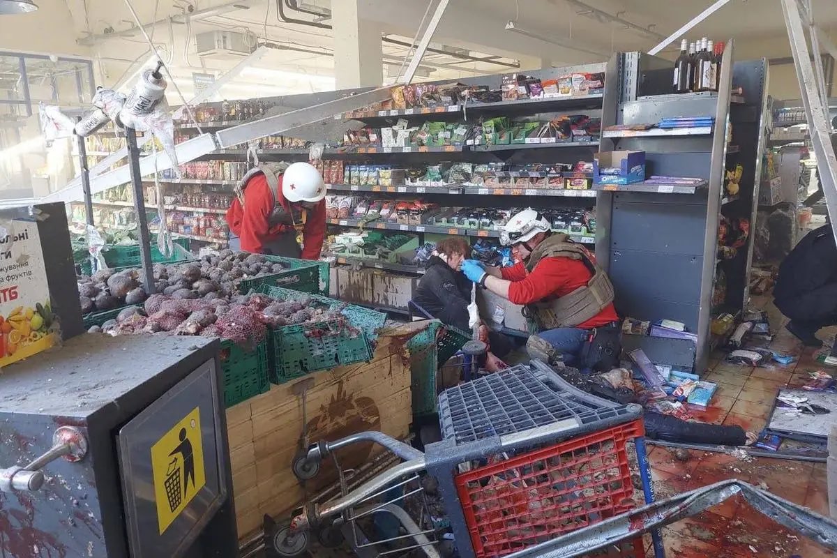 On 3d of May Russian army attacked Kherson. As a result 21 people died and 48 got injured.

The community foundation of Kherson “Zakhust” continue to resist the damages in this area and provide help for people. This a daily reminder that we need to keep strength local response.