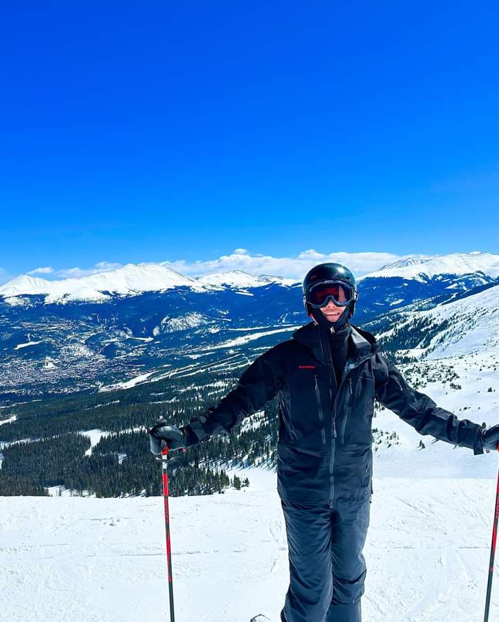 _eric_nam's tweet image. bb boi went skiing. do we want more athleisure photos?