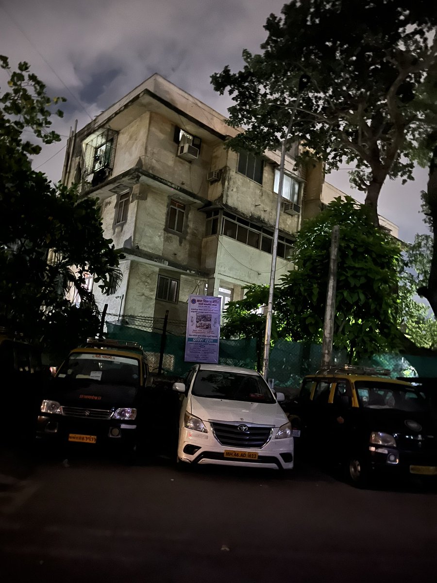 omkarmohite06's tweet photo. माननीय @mybmcWardGS @myBESTElectric  वरळी कोळीवाड्यात NSC बिल्डिंग व्हीबी वरळीकर रस्त्याची स्ट्रीट लाईट गेले  २ ३ दिवसापासून नाही आहे तरी रात्रीच्यावेळी  येथे खूप काळोख पडत आहे त्यामुळे रात्रीचा वेळी येतुन येणे जाणे त्रासदायक ठरत आहे तरी त्याकडे तातडीने लक्ष द्यावे हि विनंती https://t.co/Sej3XEByr2