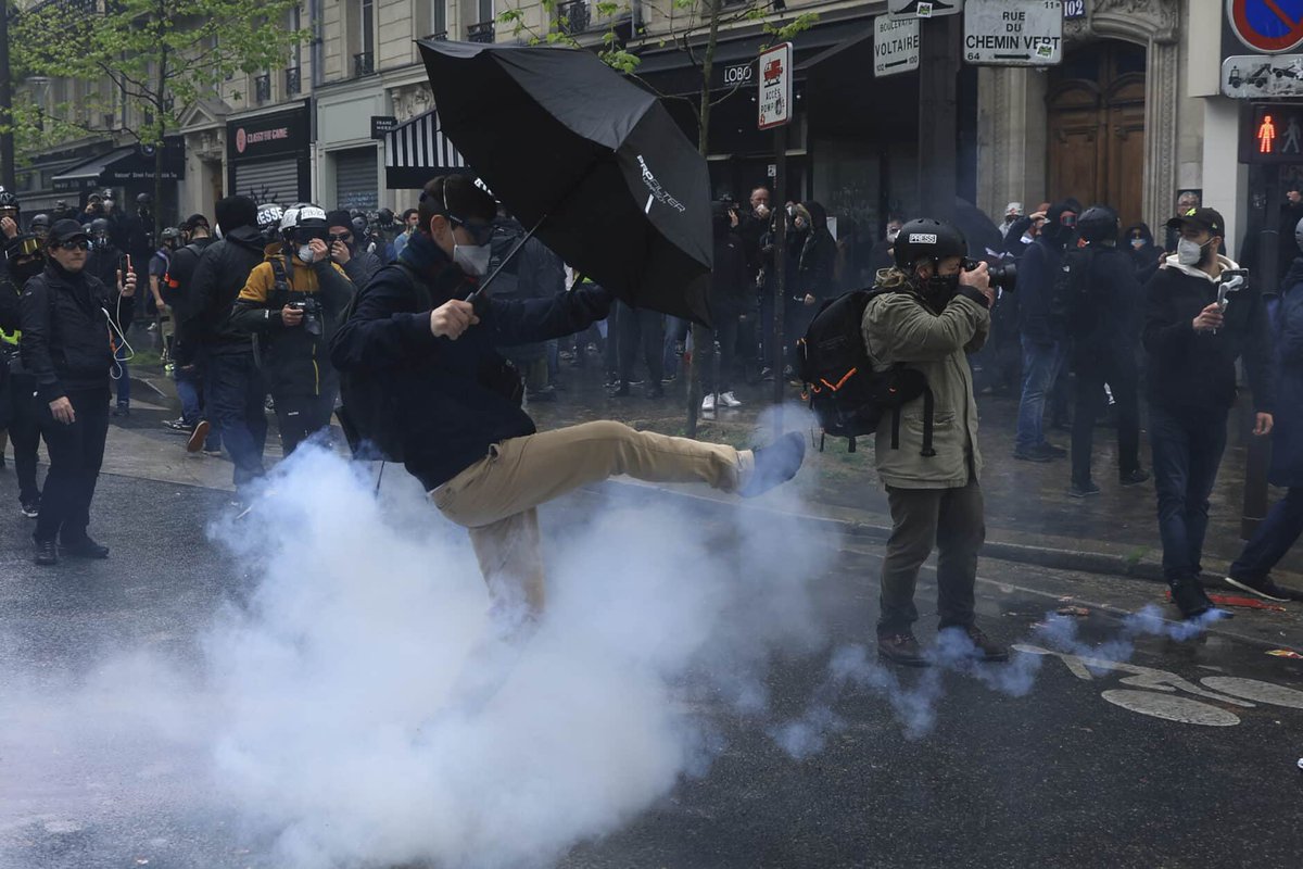 JonathanMelrod's tweet photo. France Erupts May 1 Over Change in Retirement Age!
Learn More: https://t.co/bN3w6FQqTe
#FigthingTimes #FranceMayDay #MayDay #MayDay2023 #FranceMayDay2023 #unionproud #unionorganizing #unionhistory #france #europe #paris #laborunion #workersrights #workersunion #workersunited https://t.co/BLPKldzqOi