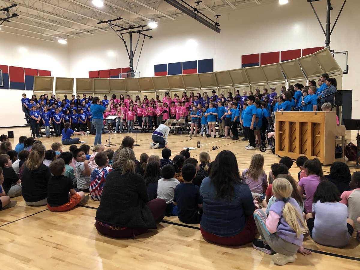 Halversontweets's tweet photo. Albert Lea Elementary Choir performed for our Halverson students and staff. They were amazing! They traveled to each of the elementary schools to perform today and tonight they will perform for friends and families 5:30pm at Halverson. Mayor Murray came for a special visit too. https://t.co/yku1fOpvOV