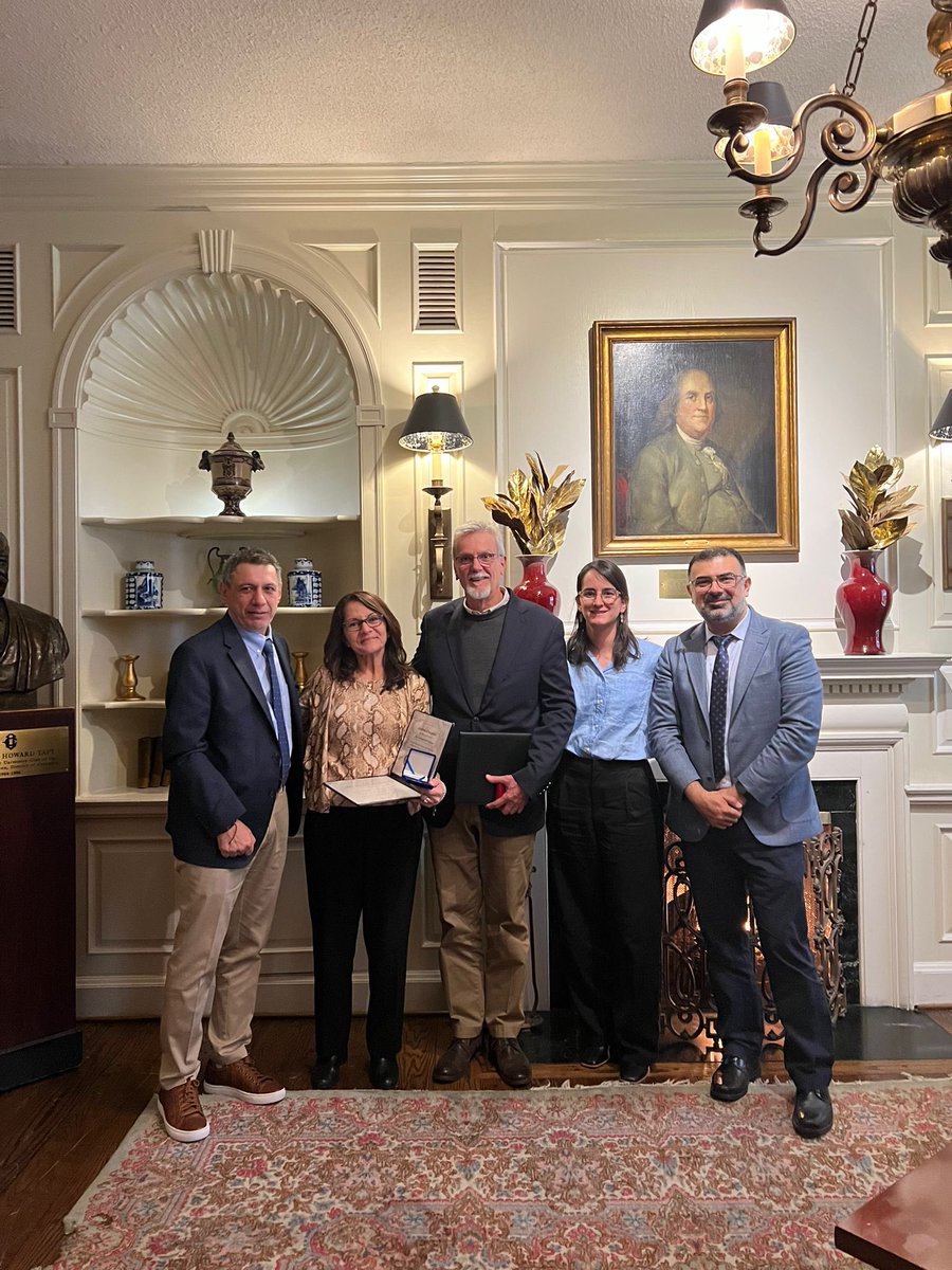 HostageAid's tweet photo. HAW members @ZakkaNA & @GUStatProf presented former hostage Tomeu Vadell with a token of recognition for his courage & endurance in the face of the injustice he endured in #Venezuela where he was held hostage for 1,775 days.

We are grateful that Tomeu is finally home with his family.

@Vvadell