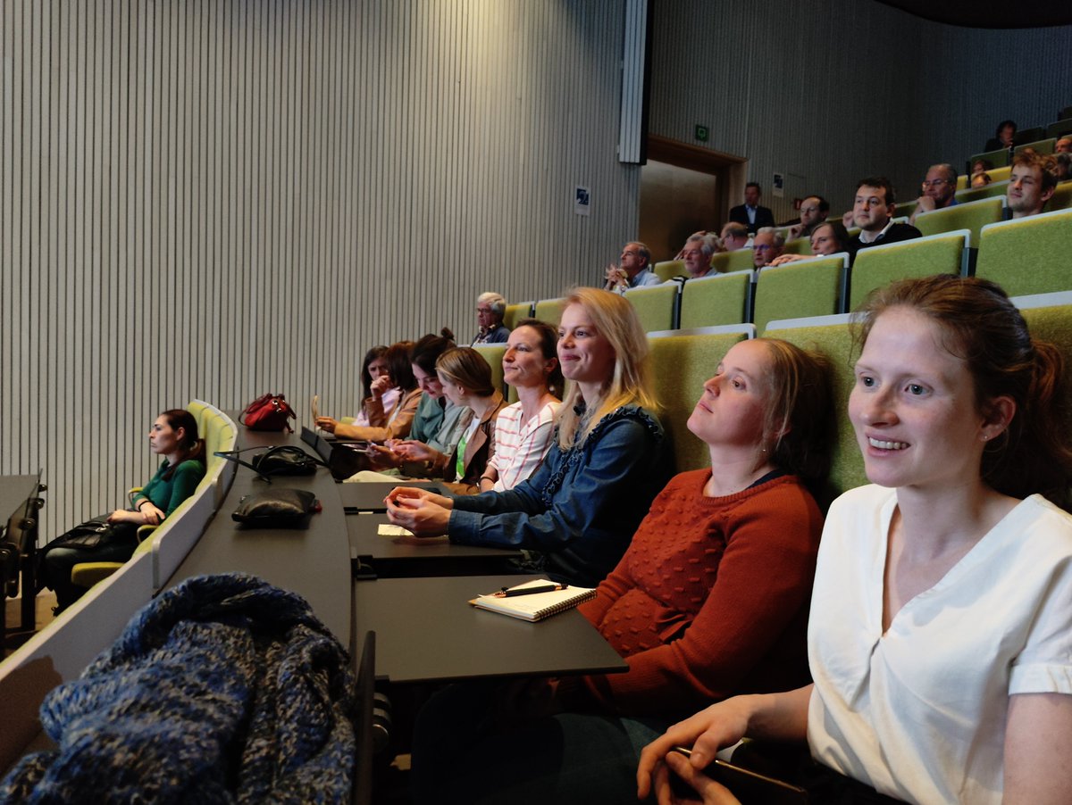 VVTtweets's tweet photo. Deze maand staan de studieclubs volop in de kijker, want n.a.v. de RIZIV-verkiezingen worden er tal van activiteiten georganiseerd. En vanaf morgen met stemmogelijkheid! Stem 2 Stem VVT.  #VVT #tandartsen #studieclubs 

Foto's: Studieclub ZW. Vlaanderen https://t.co/FSxcLtv9J2
