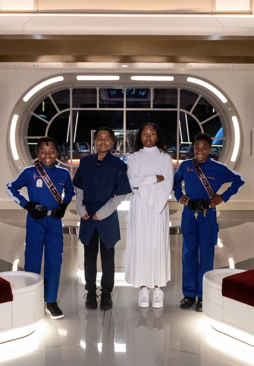 jamieeubanksmvp's tweet photo. May the Fourth Be With You 🌟 @mvplanners
#maythe4thbewithyou #starwars #starwarsday #galaxysedge #disney #hollywoodstudios #chewbacca #rey #meetandgreet #magicalvacationplanner #mvpgetaways #mvpcruising #mvpparks #TheRealMVP https://t.co/RlFs2jJCUR