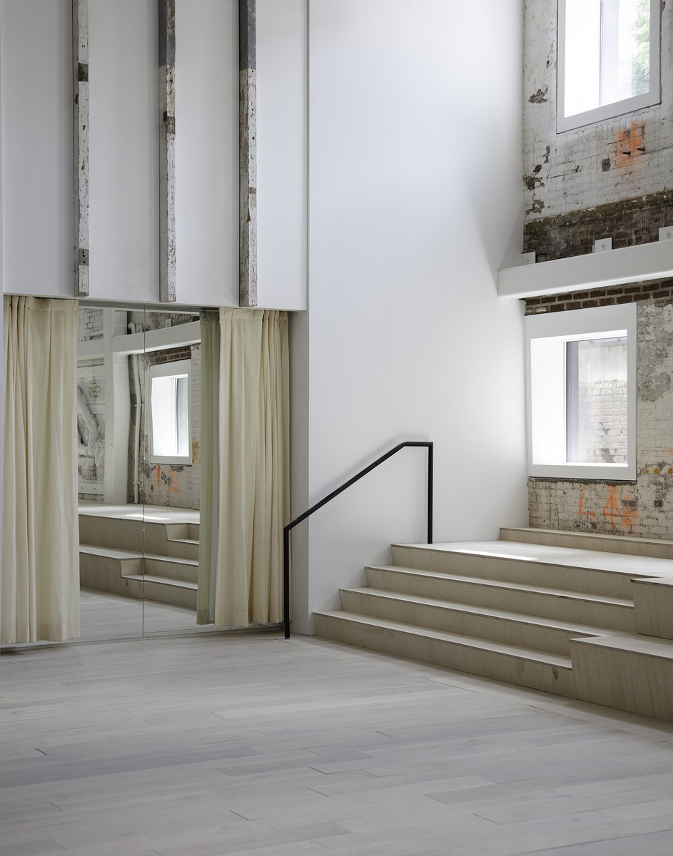 MuseumModernArt's tweet image. The Timber Adaptive Reuse Theatre by CO Adaptive is one of 12 projects for public-facing spaces across New York City’s five boroughs featured in #ArchitectureNow. Learn more → mo.ma/architecturenow