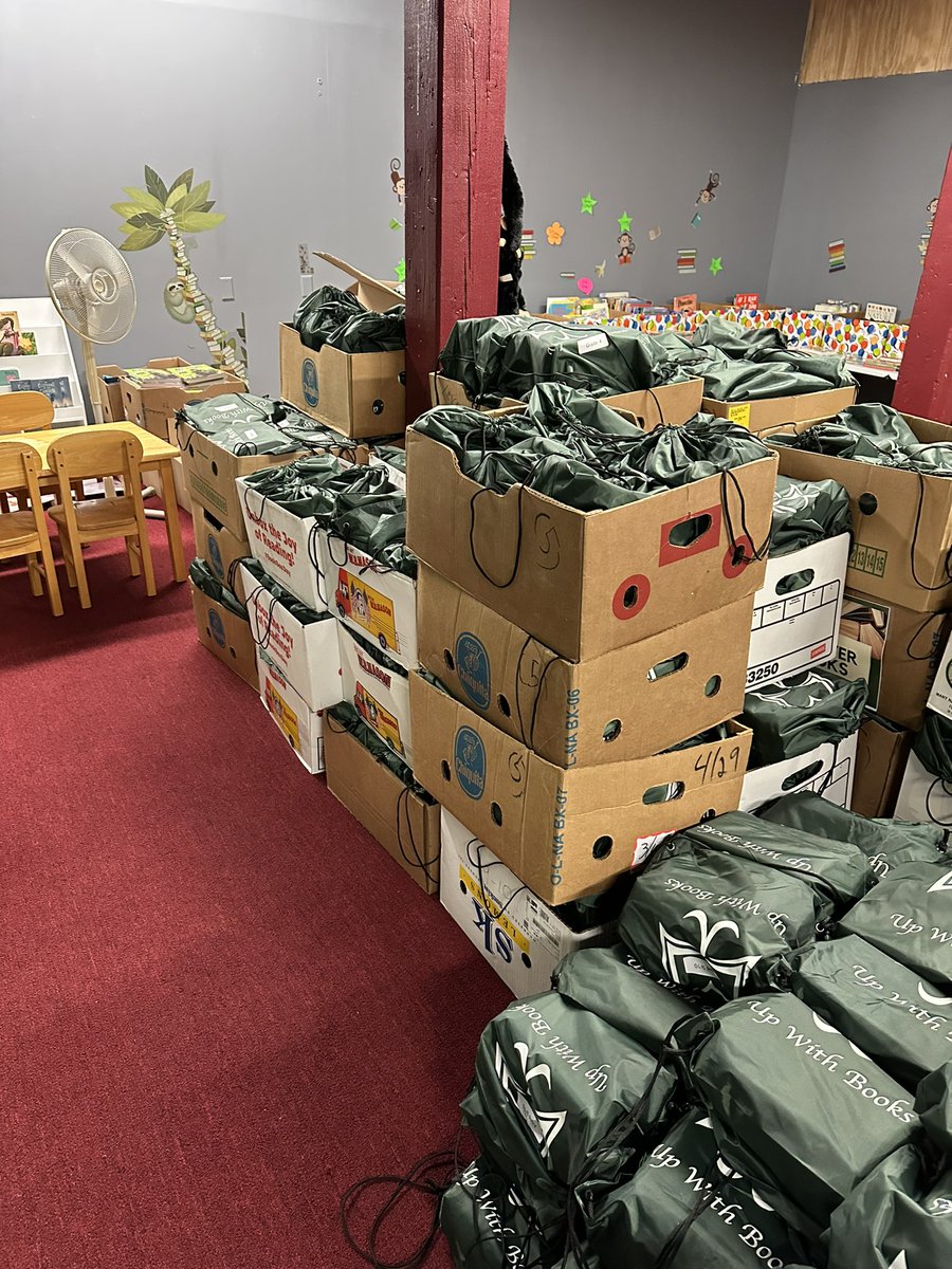 Thank you to the students at @school_keystone 
for helping us fill 400 summer book bags with over 3,200 books!  These books benefit kids in need to keep them reading all summer long 📚
#endpoverty #keepkidsreading #Community #literacy #nosummerslide #SummerReading2023