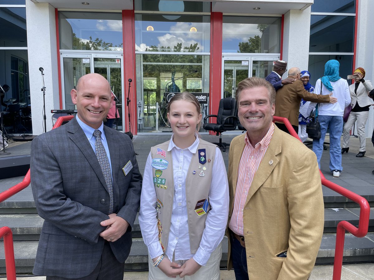 gsccc's tweet photo. Today, Girl Scout Cadette Sophie led The Pledge of Allegiance at the @AboutChesapeake's #NationalDayofPrayer held at City Hall. 💚🤝 Our thanks go out to Sophie for taking action by using her voice to bring the community closer together. #GirlScouts #gsccc 

#gsccc #GirlScouts https://t.co/LJIQ1otPvA