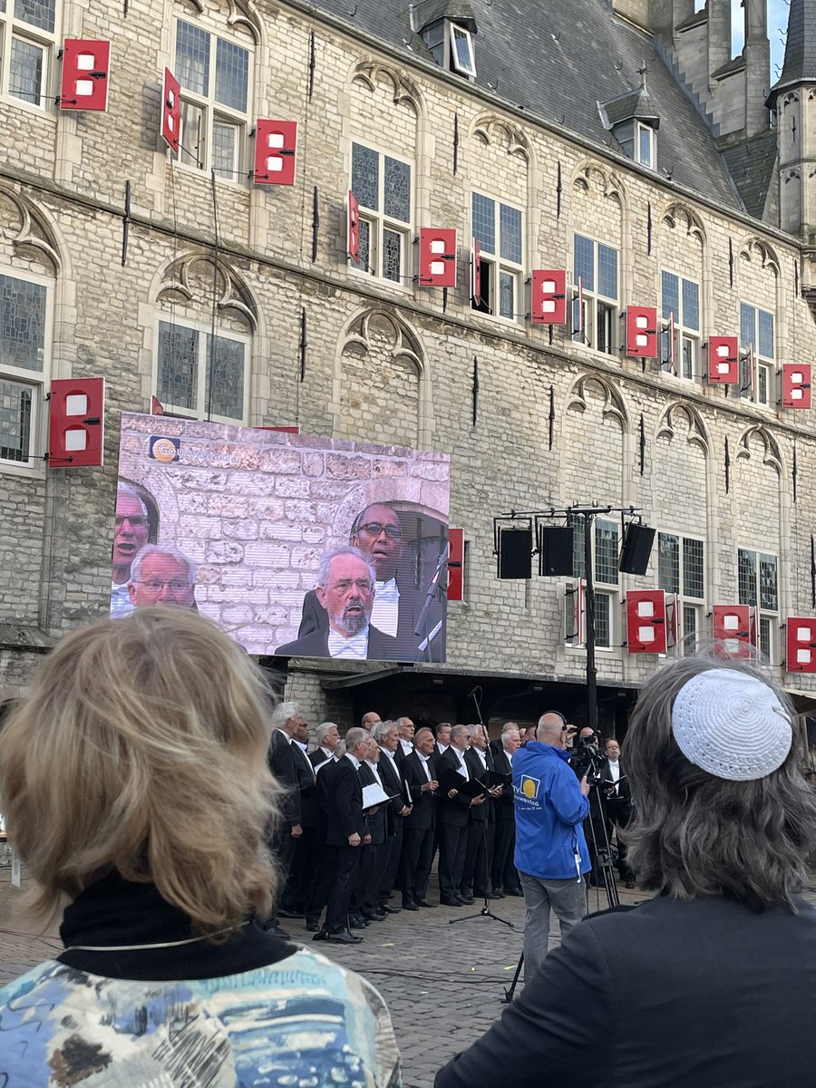 Een indrukwekkende 4 mei herdenking in Gouda. 

Mooie en persoonlijke bijdragen van <a href="/LodewijkA/">Lodewijk Asscher</a> <a href="/PieterVerhoeve/">Pieter Verhoeve</a> @ccknars @45meigouda. 

Dank aan alle organisaties en vrijwilligers die dit mogelijk hebben gemaakt. 🙏