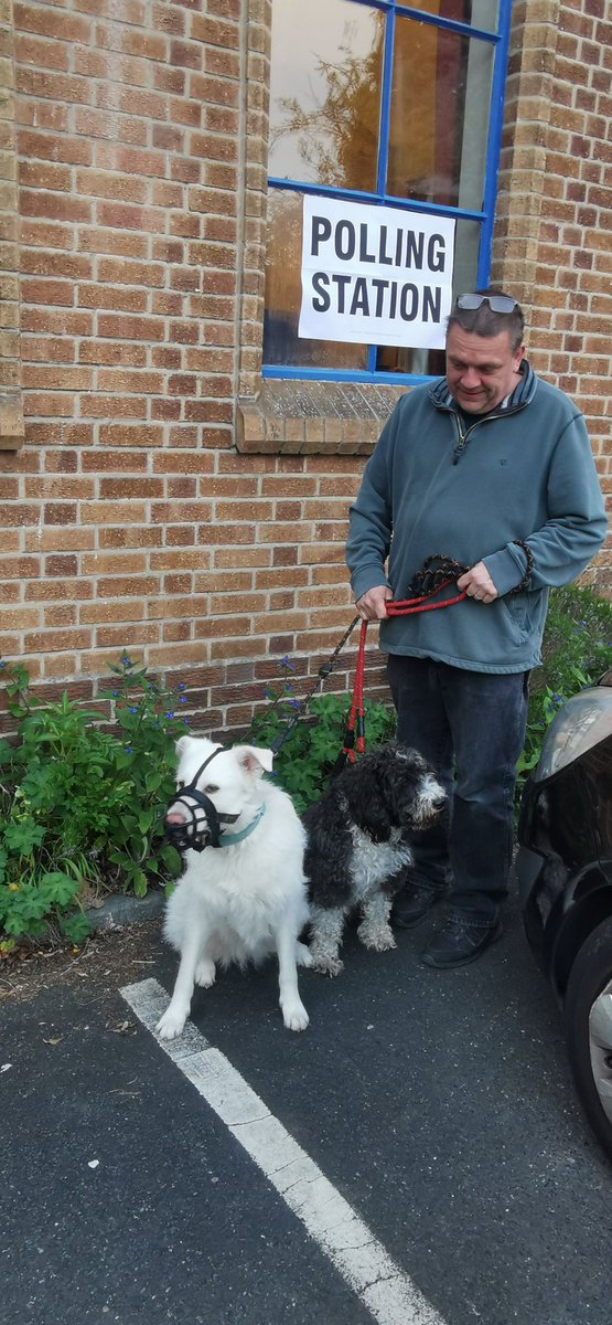 sbats66's tweet photo. #dogsatpollingstations
Another muzzled voter with no ID! https://t.co/Jy5XeyoIRP