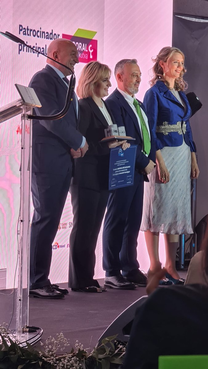 apremie_va's tweet photo. José Luis Mozo Consejero de Administración de @fenieenergia @Joseluismozo junto a Jesus Julio Carnero Consejero Presidencia @jcyl y Angela de Miguel, presidenta  @ceoevalladolid a la #innovacionTecnologica en #LaNocheDeLasEmpresas a Idustrias José Luis Blanco 
#fenieenergia https://t.co/D7NjhUI6Wd