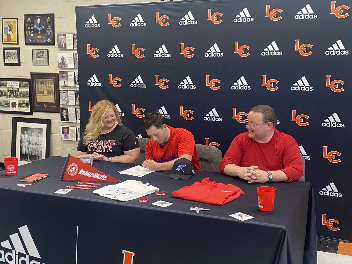 ChrisBrittainLC's tweet photo. Congrats to Bailey Carroll on his signing with Roane State Baseball. Good luck on your next chapter.
⁦@CityPanthers⁩ ⁦@Panthers_LCHS⁩ https://t.co/Dh5sBNgUcI