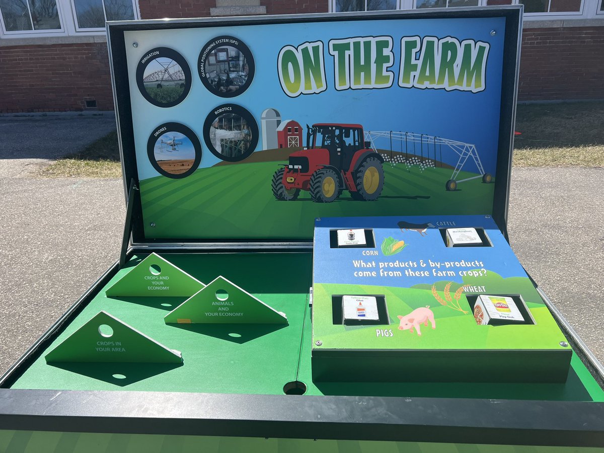 pe_RETSD's tweet photo. Learning about the importance of agriculture and what plants need to survive. Thank you Seed Survivor for this interactive learning opportunity. Tons of fun! https://t.co/1MnqTJOuzt