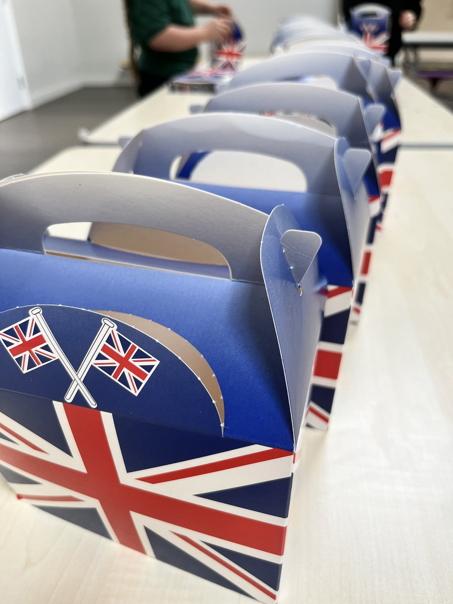 Some of our very helpful children helping us prepare for our special coronation lunch tomorrow… 🎉👑🇬🇧 We’ll be ‘dressed for a celebration’ tomorrow with many of us staying for a special Royal Tea Party organised by our fabulous PTFA after school too 🎂🎂🎂