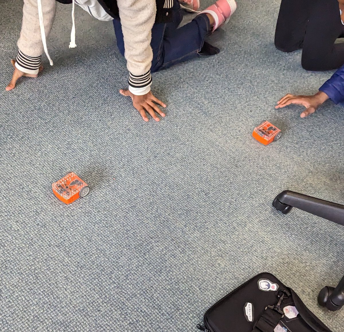 VESTechnology's tweet photo. 5th graders have been exploring @EdisonRobots! They can race, wrestle, dance, and so much more! 
#wwprsd #vespack #STEM https://t.co/YrBc5oZ9zs