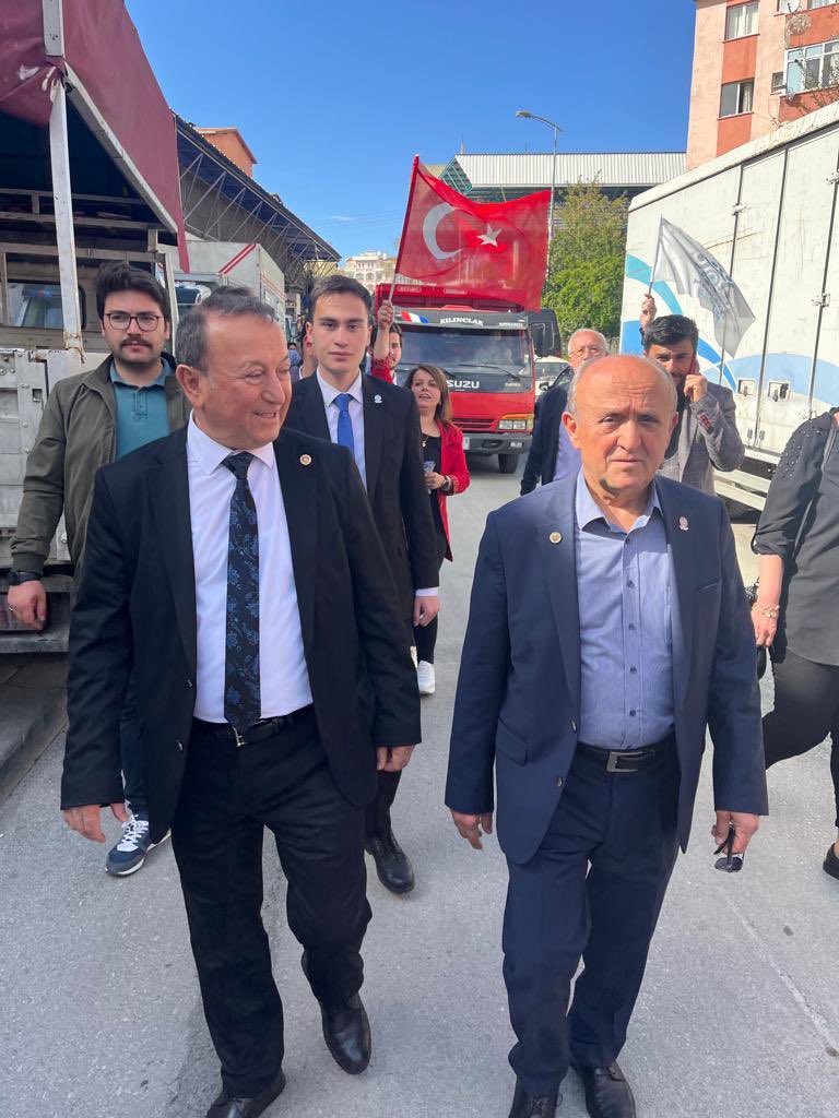 Ankara Keçiören ilçemizde, Memleket Partisi Milletvekili Adaylarımız, İlçe başkanlarımız ve örgütlerimizle  birlikte esnaf ve vatandaşlarımızı ziyaret ederek, memleketimizin sorunları üzerine çözüm önerilerimizi konuştuk. 
🧿Birlikte başaracağız.