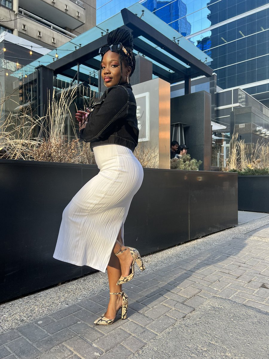 17Charchar's tweet photo. me 🤝 summer https://t.co/r5hKIbuQsO