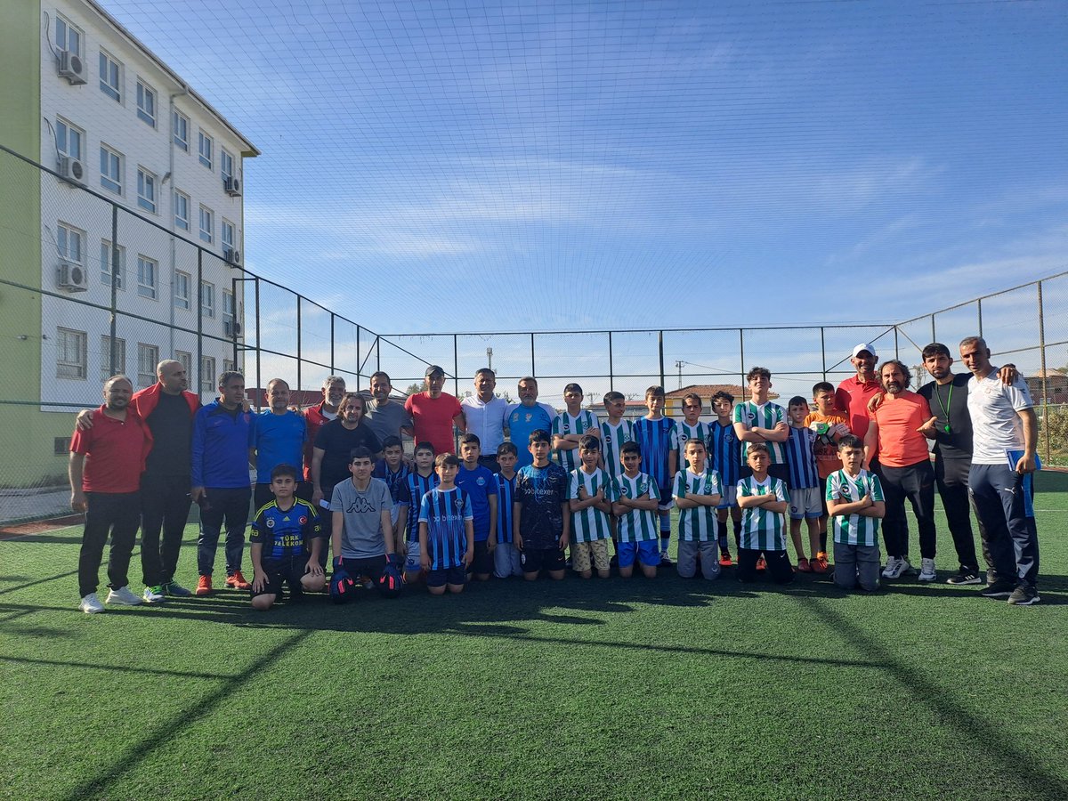 ABACI2010KADER's tweet photo. CEYHAN GSİM VE HALK EĞİTİM MÜDÜRLÜĞÜ TARAFINDAN YAPILAN FUTBOL TURNUVAMIZ DEVAM EDİYOR. BİZLERİ YANLIZ BIRAKMAYAN İLÇE SPOR MÜDÜRÜMÜZ ABBAS ŞENGÜL'E ÇOCULARIMIZ ADINA TŞK EDERİZ. https://t.co/WevRoyKfXf