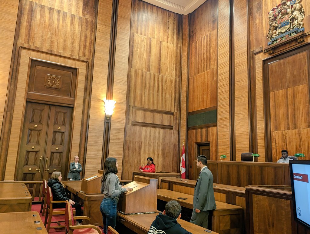AlphonsaOttawa's tweet photo. Grade 8s just visited the Supreme Court of Canada and we were blown away by the beautiful architecture and the incredible history of this institution. A true symbol of Canadian democracy and the rule of law! #SupremeCourt #Canada #Justice https://t.co/3ziEowHTTZ