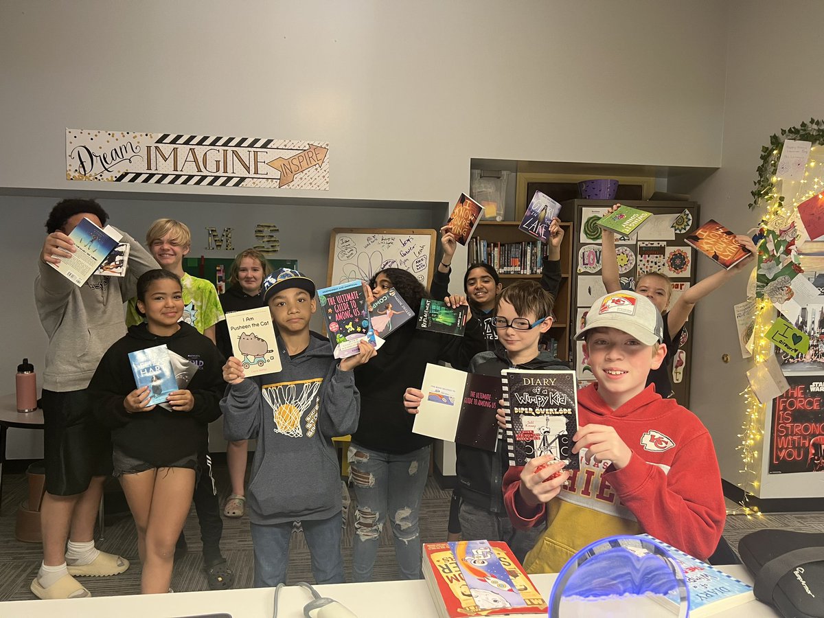 Kieramcnu's tweet photo. Thank you Veterans United for providing our students with these awesome books the smiles and excitement was worth it. Thank you to @JessicaLairmore  for making it all happen and setting this us for our kiddos. You are just simply amazing we love you! #fmsteach https://t.co/GVsWNKgU36