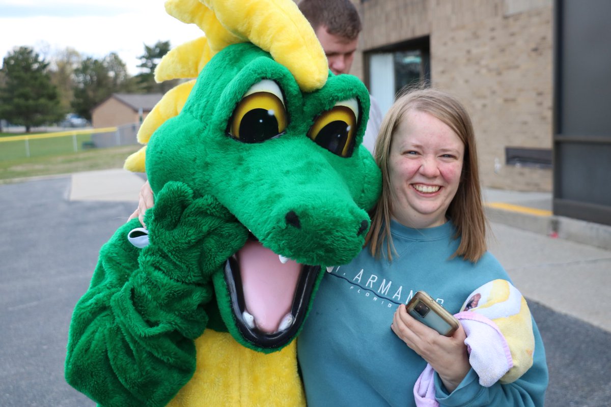 LkOrionSchools's tweet photo. The Acceptance Is Awesome Field Day for ⁦@PineTreeCenter⁩ excited all of the Dragons. Thank you ⁦@LionsOrion⁩ for providing lunch for the students. #AlwaysLakeOrion https://t.co/Q1yD8U2JwR