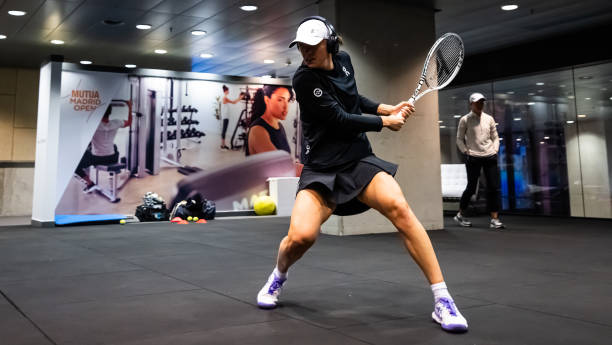 travel__Sports's tweet photo. ⌛️🎾 Is it 🔛 yet ❓
💅 #waiting4 @iga_swiatek ✨🧱 SF https://t.co/zxFE45PfP8
