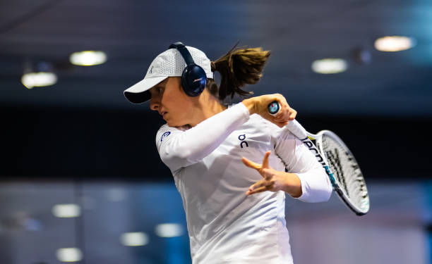 travel__Sports's tweet photo. ⌛️🎾 Is it 🔛 yet ❓
💅 #waiting4 @iga_swiatek ✨🧱 SF https://t.co/zxFE45PfP8