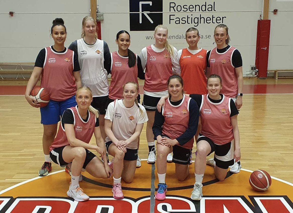 🔥 DUBBLA HEMMAHOPP I USM FINAL FOUR 🔥

I helgen (5–7 maj) står Uppsala Basket som värd för USM Final Four. 
För andra året i rad ska SM-gulden i klasserna U15, U16, U17, U19, U21 och rullstol fördelas i just Fyrishov.

Uppsala Basket har dubbla hemmahopp i HU21 och DU21!
