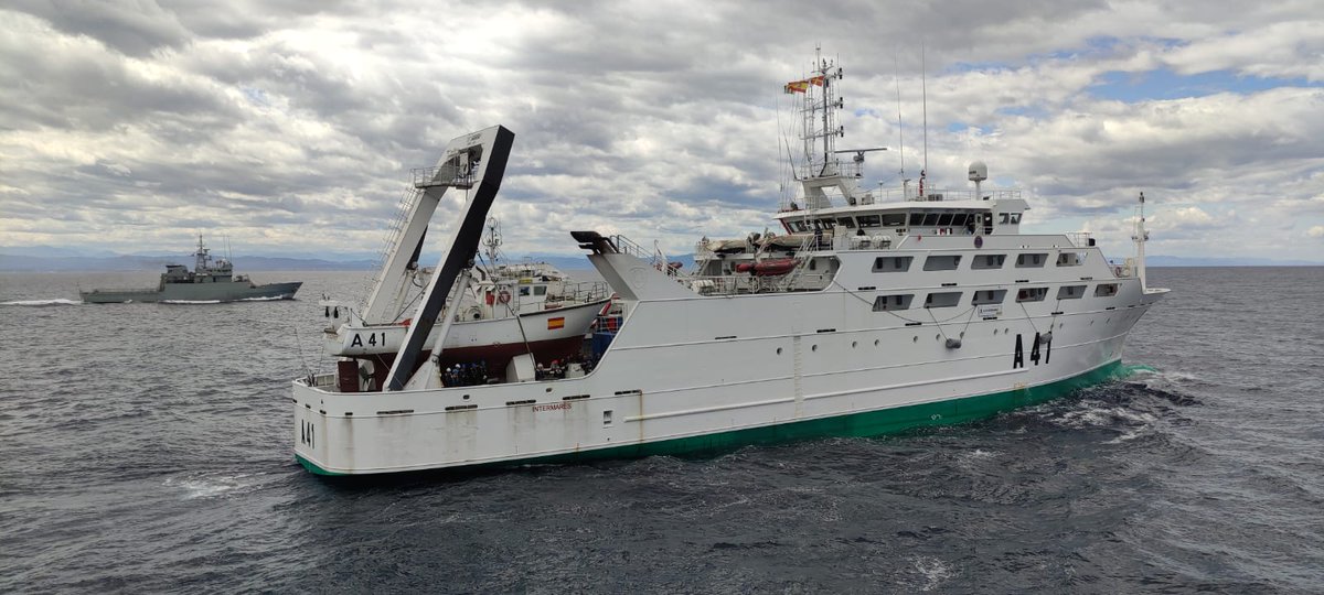 Armada_esp's tweet photo. El buque #Intermares y los patrulleros de altura #Serviola y #Arnomendi realizaron diferentes ejercicios en la mar.
Estas colaboraciones suponen una oportunidad para mantener el nivel de adiestramiento de los 3 buques, así como de los alumnos que realizan sus prácticas a bordo. https://t.co/lxBtSBpPTu