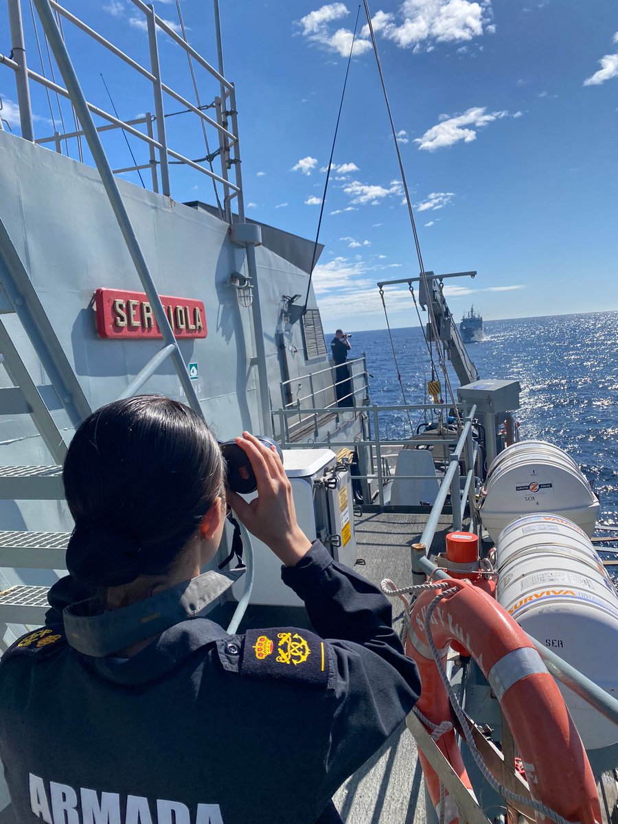 Armada_esp's tweet photo. El buque #Intermares y los patrulleros de altura #Serviola y #Arnomendi realizaron diferentes ejercicios en la mar.
Estas colaboraciones suponen una oportunidad para mantener el nivel de adiestramiento de los 3 buques, así como de los alumnos que realizan sus prácticas a bordo. https://t.co/lxBtSBpPTu