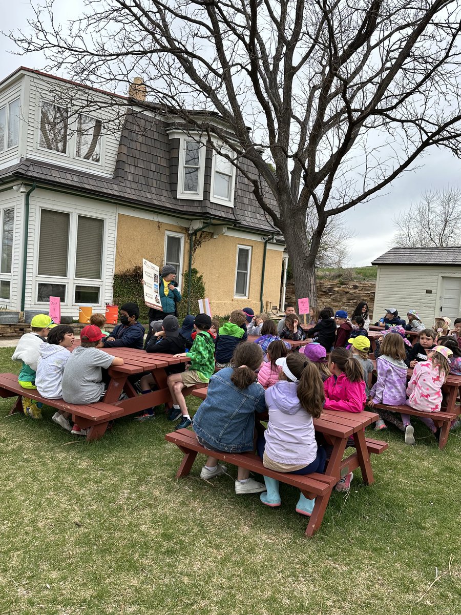 MrsConnors5's tweet photo. Awesome field trip for 2nd grade to Sandstone Ranch.  We learned about food, water, land, and shelter right in our own community! ⁦@HESHawksSVVSD⁩ https://t.co/hG932Ttjdy