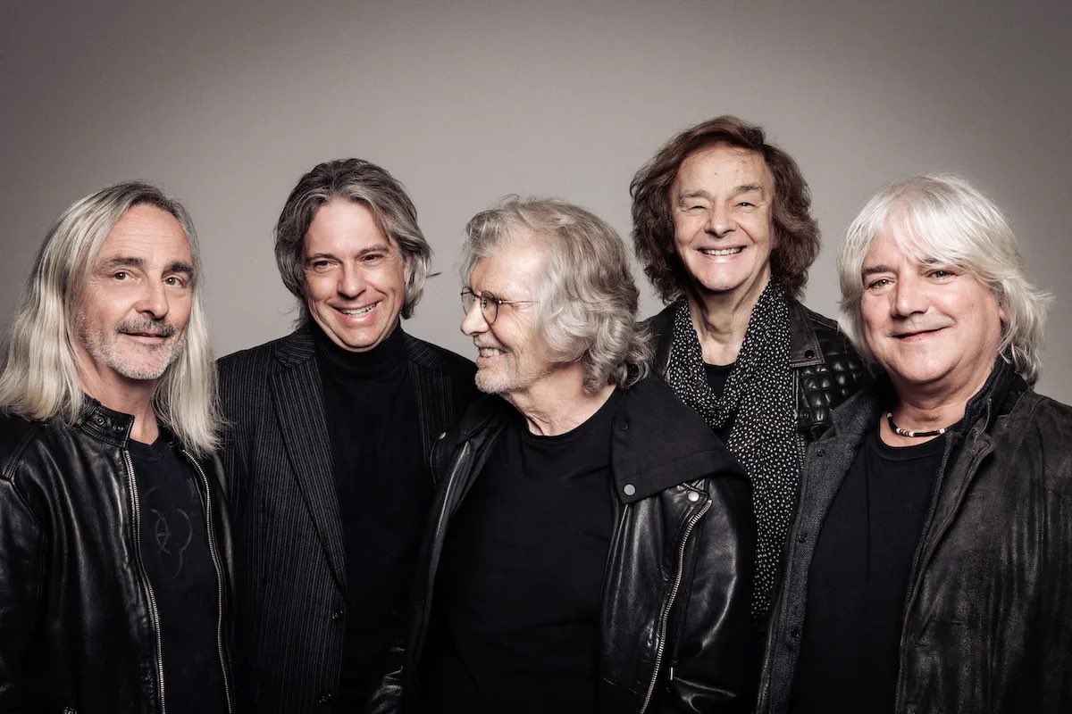 LetChristy's tweet photo. *COMING THIS SATURDAY*
@LetChristy 
Episode 103 ➡️ Colin Blunstone @TheZombiesMusic @ColinBlunstone @HUSH__PR 

#linkinbio #letchristytakeit #colinblunstone #thezombies #60s #odesseyandoracle #thiswillbeouryear #itsthetimeostheseason #vinyl #differentgame #hushpr #music https://t.co/emgyRxCLGY