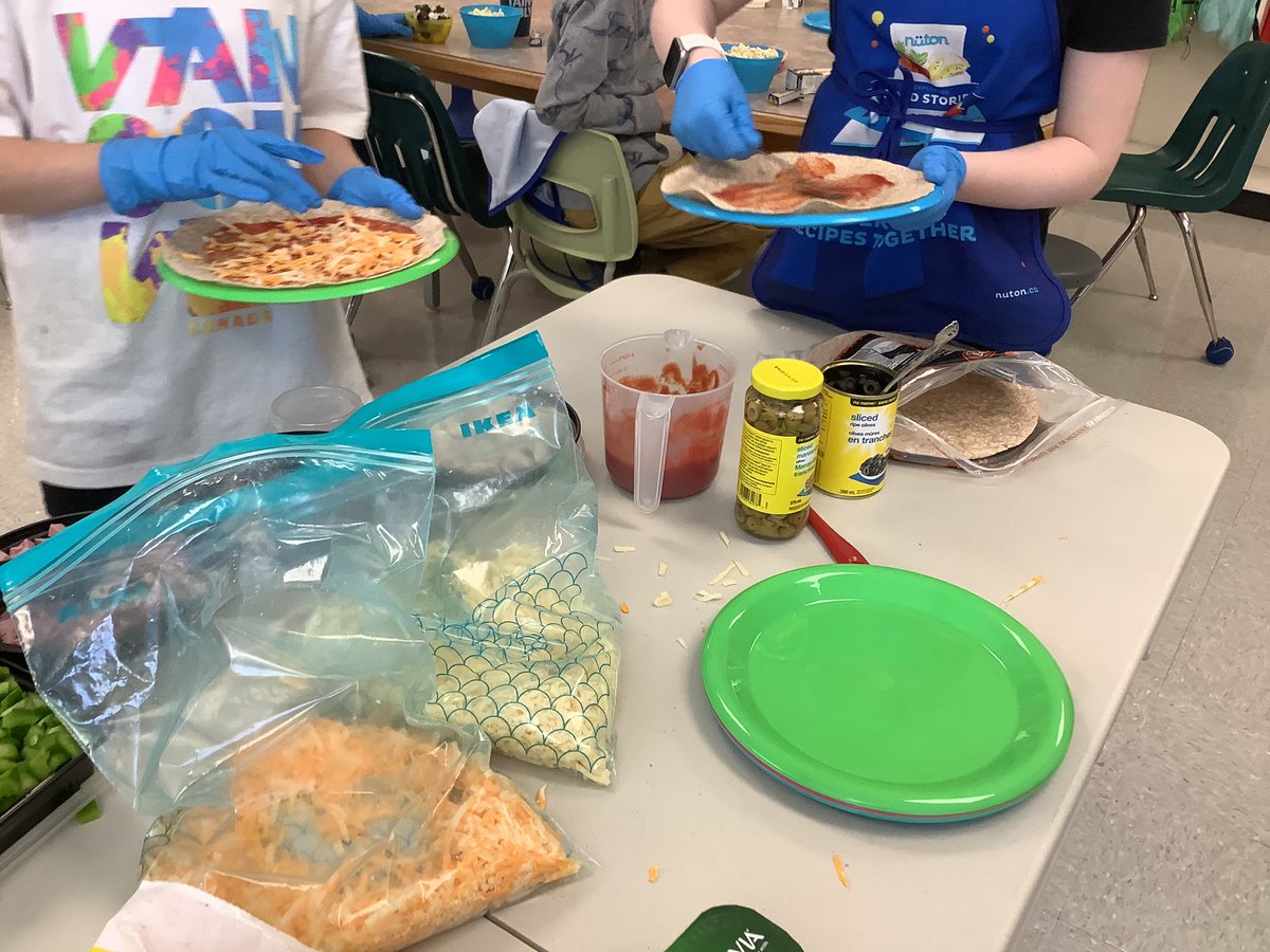 am_RETSD's tweet photo. Thank you @NutonMB for the Food Explorers Mini Food Grant! The grade 5 students enjoyed making tortilla pizzas, smoothies, and a trail mix snack. We’re chefs in the making! https://t.co/hpdAJ2xlab