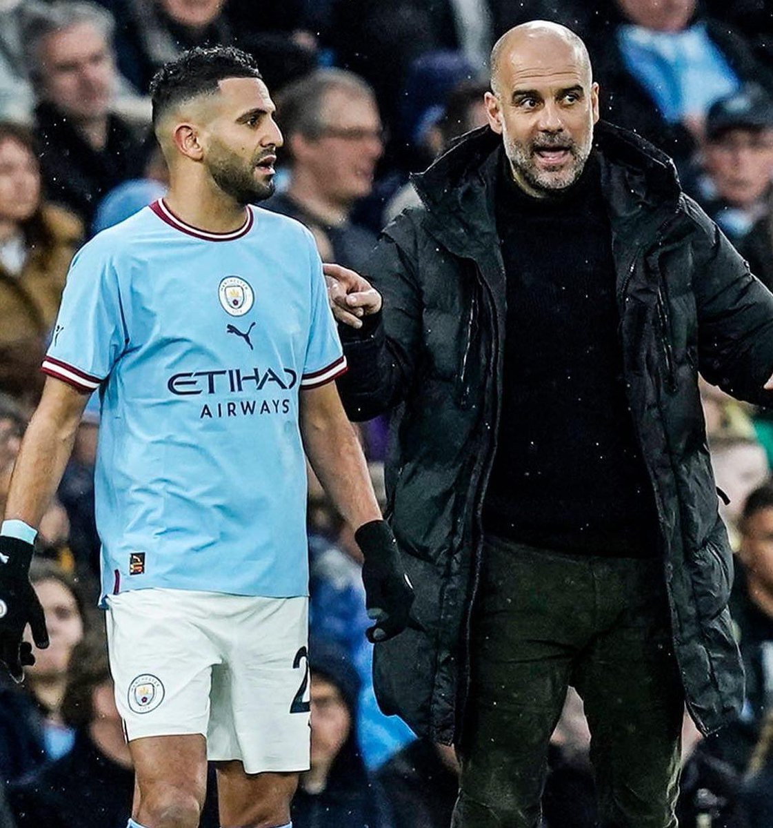 la_vagueverte's tweet image. 🗣️Pep Guardiola :

« Quand ton professeur se dispute avec toi en classe après avoir obtenu 95%, c'est parce qu'il croit que tu as été capable d'obtenir 100%. Je discute tous les jours avec Riyad Mahrez parce qu'il est comme cet étudiant. Je sens qu'il peut être un top top