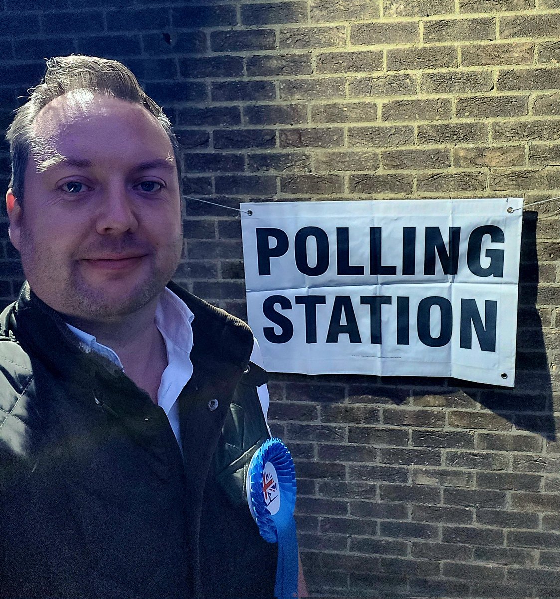 dale_heenan's tweet photo. There is still one hour to go! #vote #vote #vote #covingham #liden #coleview #nythe https://t.co/7JQbzm7hlc