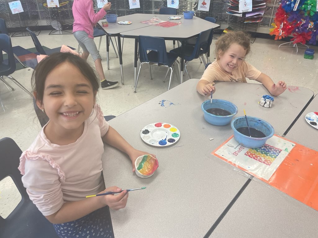 mrs_weiskopf's tweet photo. First grade painted their pinch pots this week! Fingers crossed they get home in one piece! 🫰🫰🫰 @BigHollowPri #BHWarriorpride #firstgradeart #iteachart #pinchpots #primaryschoolteacher #artteacher #clayprojects #artclass https://t.co/a3jS5gOF7k